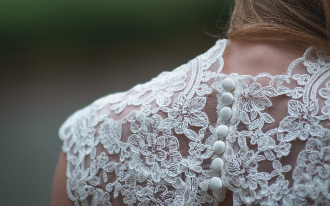 Une robe de mariée toute en dentelle pour le joli jour de Céline